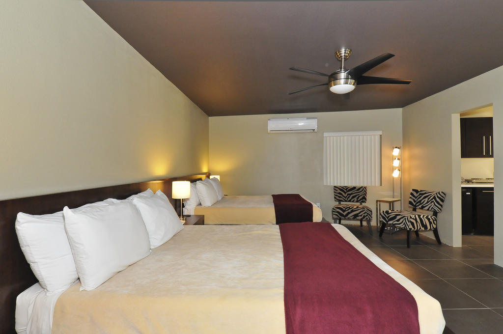 Bearfoot Inn - Clothing Optional Hotel For Gay Men Palm Springs Pokoj fotografie