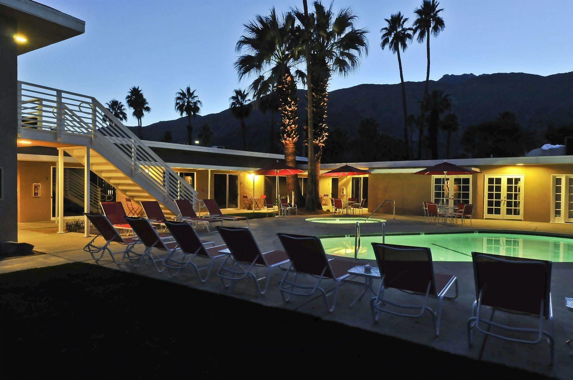 Bearfoot Inn - Clothing Optional Hotel For Gay Men Palm Springs Exteriér fotografie